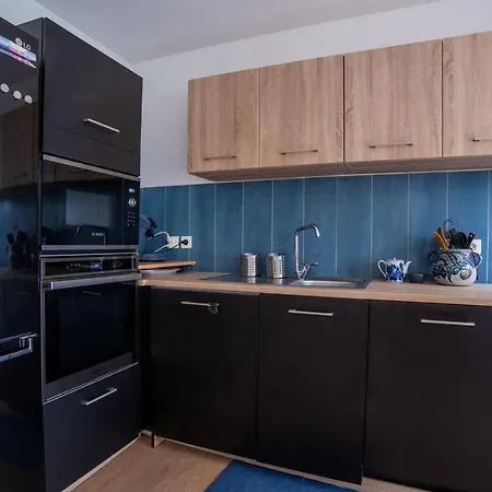 Spacious Apartment With Balcony And Swimming Pool * Йер