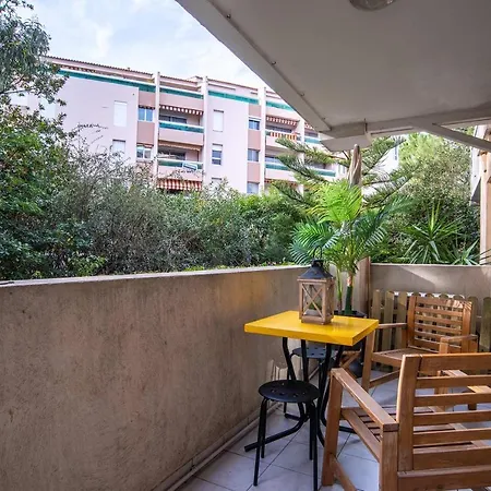 Апартаменты Spacious Apartment With Balcony And Swimming Pool *