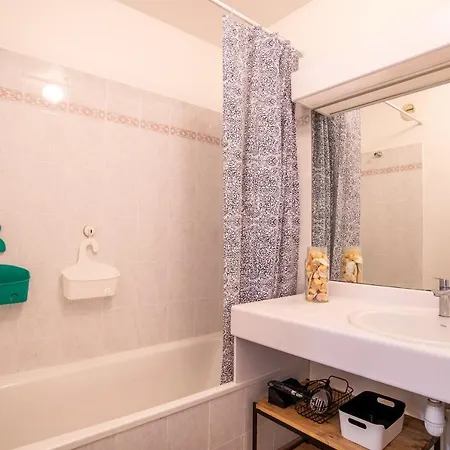 Spacious Apartment With Balcony And Swimming Pool Йер